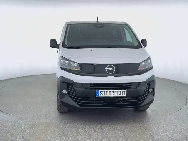 Opel Vivaro view 2