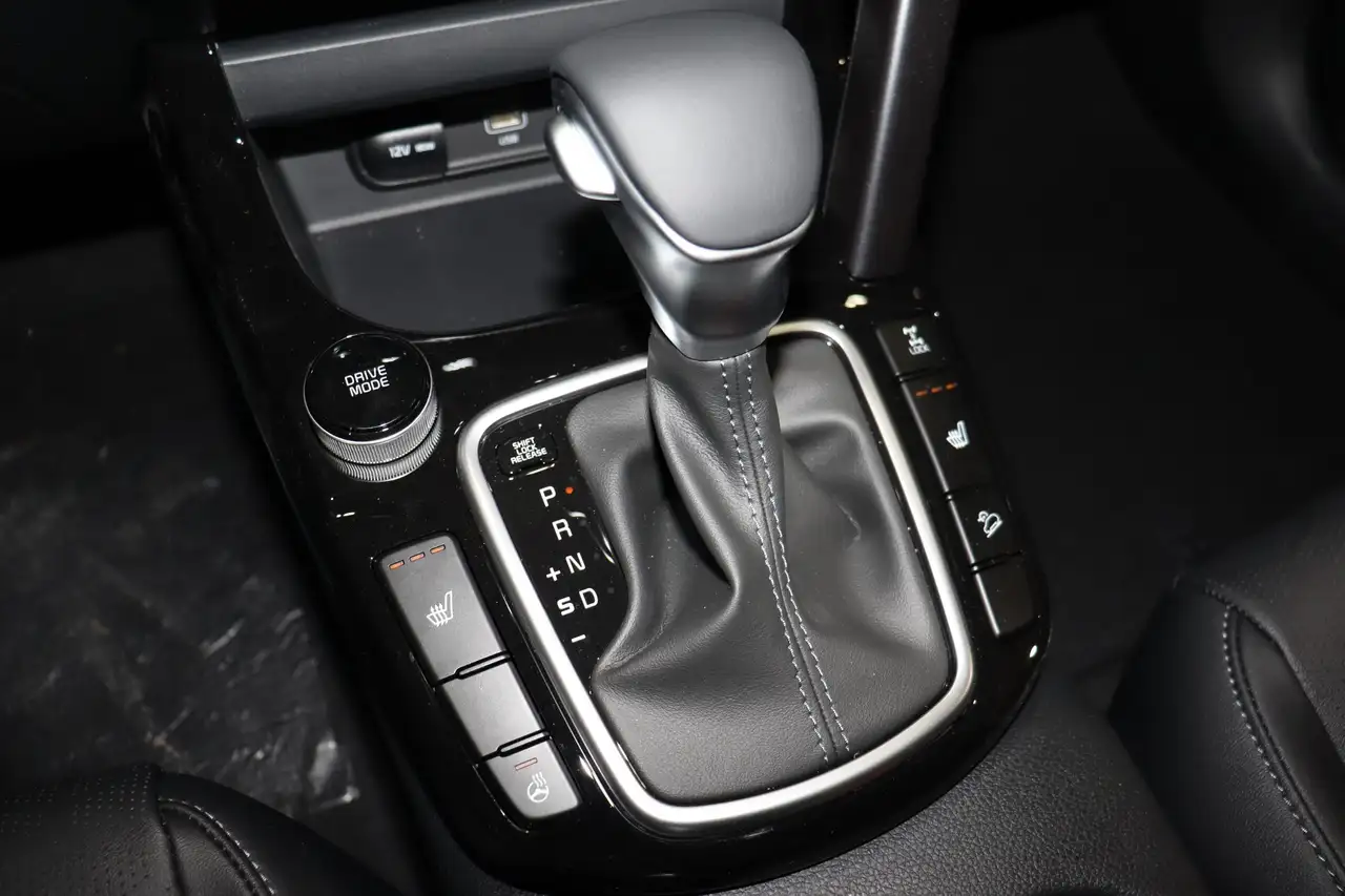 Kia Seltos снимка Kia Seltos