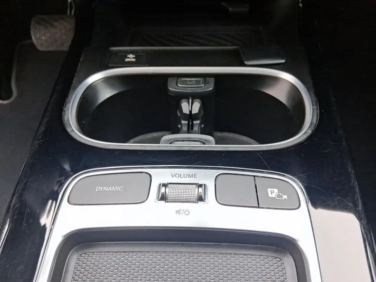 Mercedes-Benz CLA снимка Mercedes-Benz CLA
