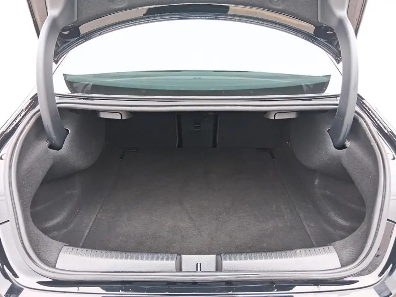 Mercedes-Benz CLA снимка Mercedes-Benz CLA
