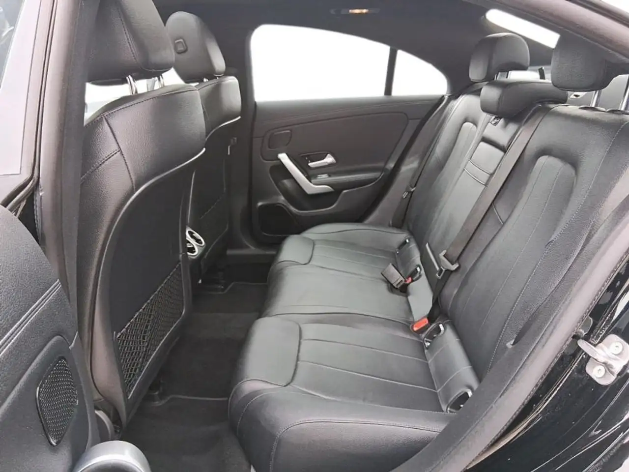 Mercedes-Benz CLA снимка Mercedes-Benz CLA