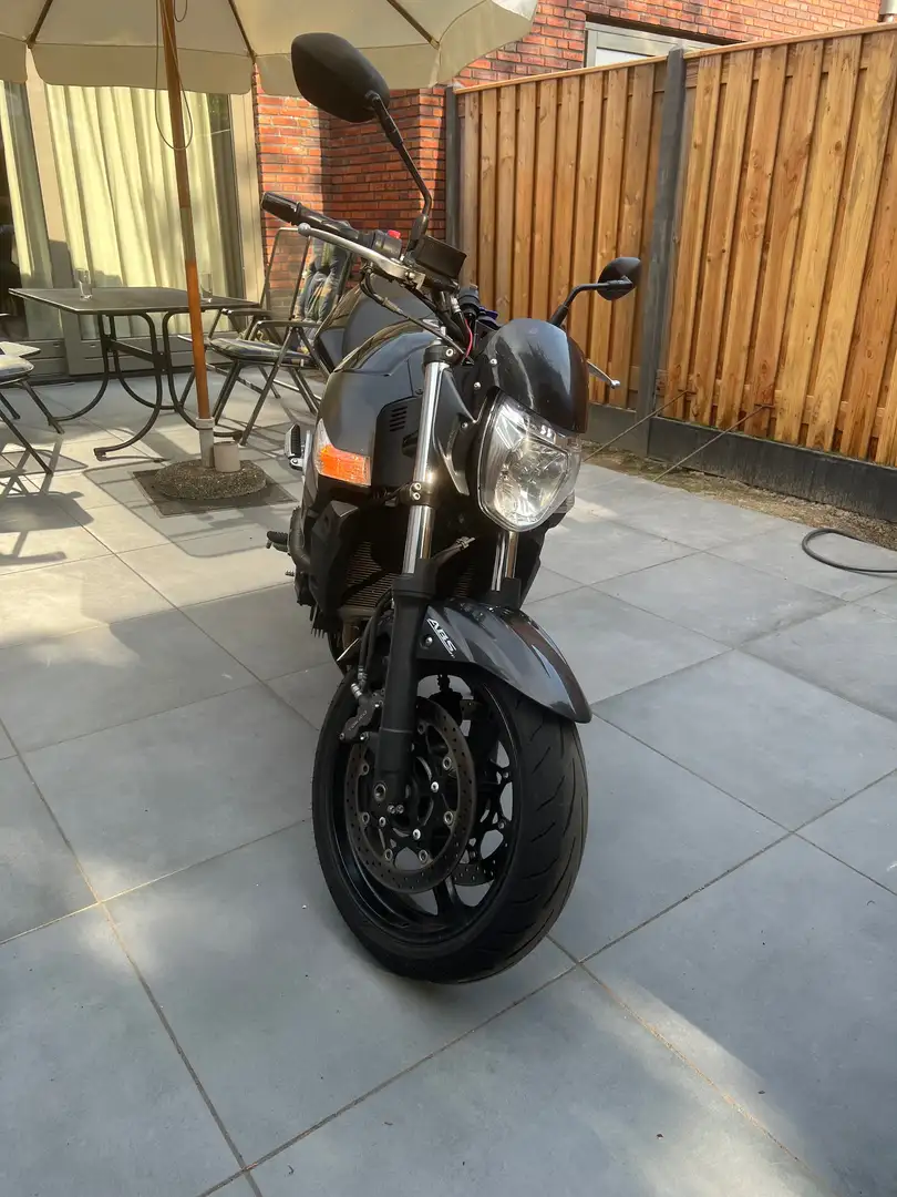 Suzuki GSR 600 Schwarz - 2