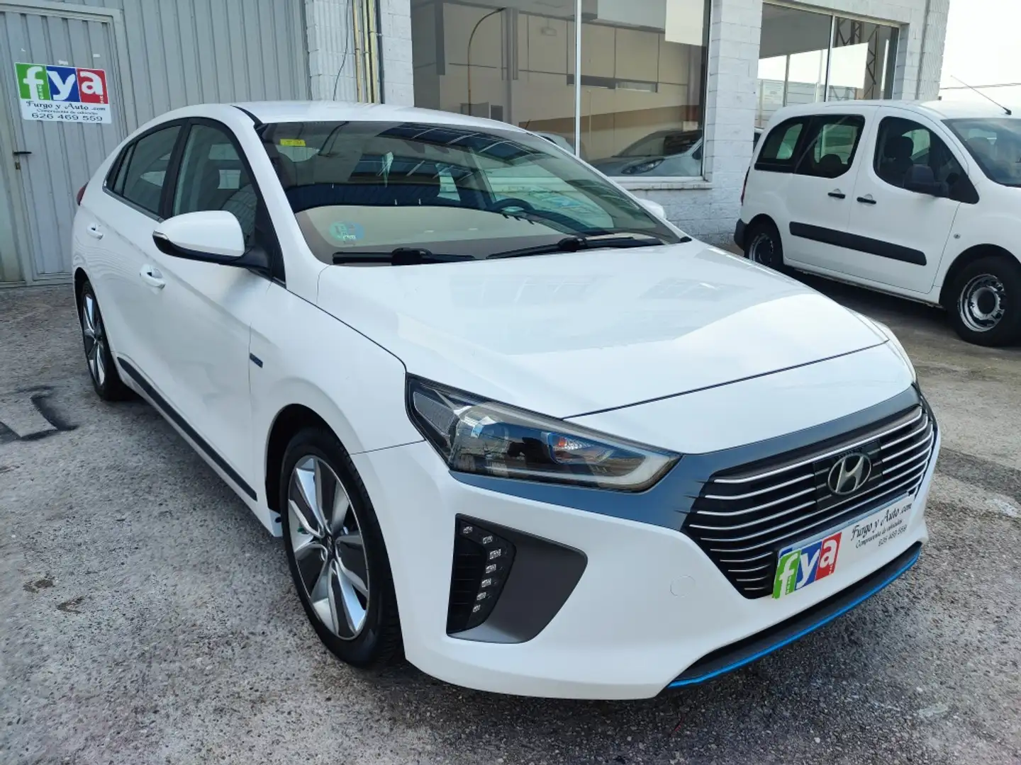 Hyundai IONIQ HEV 1.6 GDI Tecno Bílá - 1