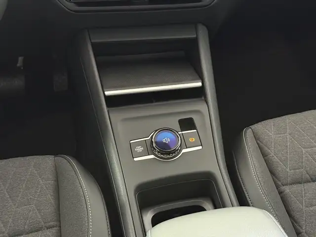 Volkswagen Tiguan view 12