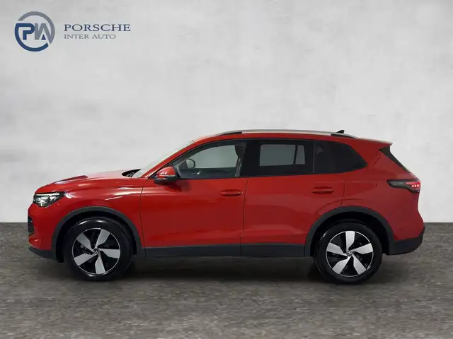Volkswagen Tiguan view 3