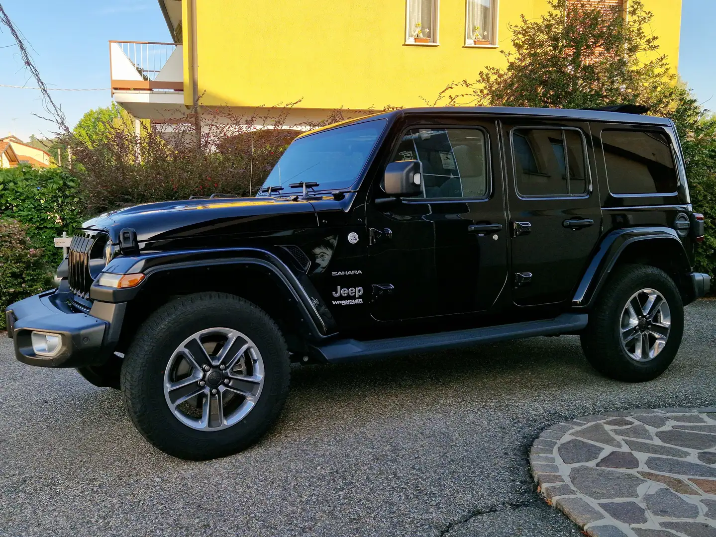 Jeep Wrangler Wrangler Unlimited 2.2 mjt II Sahara autocarro N1 Schwarz - 1
