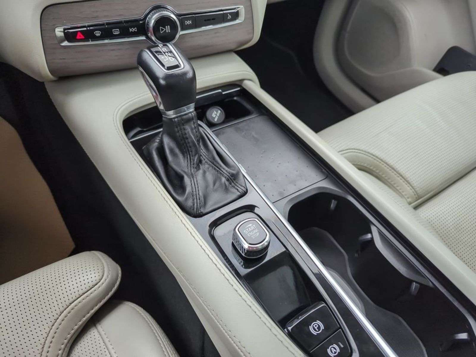 2022 Volvo XC90 T6 INSCRIPTION; LEATHER, PANORAMIC SUNROOF, HUD, N thumb 18