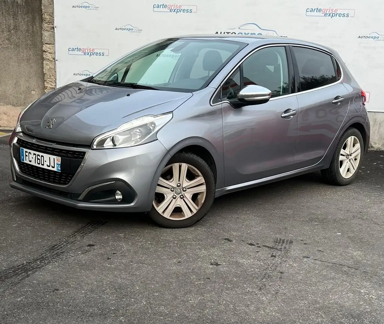 Peugeot 208 1.2 PURETECH 110CH ALLURE BUSINESS S\u0026S 5P Gris - 1