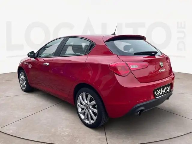 Alfa Romeo Giulietta view 4