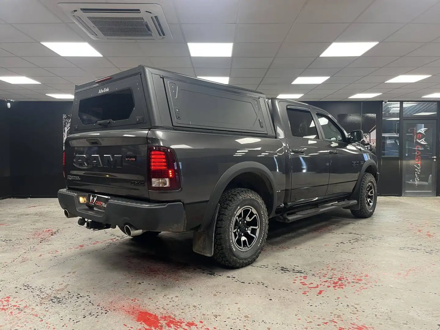 Dodge RAM REBEL Gris - 2