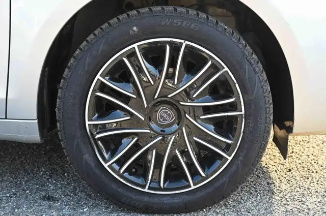 Lancia Ypsilon view 6