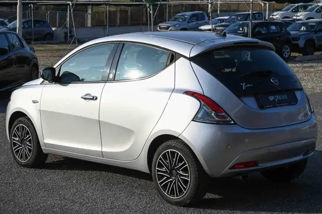 Lancia Ypsilon view 4