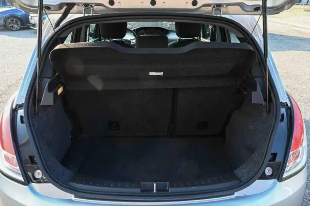 Lancia Ypsilon view 5