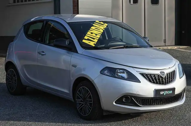Lancia Ypsilon view 2