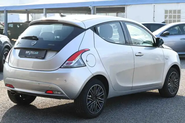 Lancia Ypsilon view 3