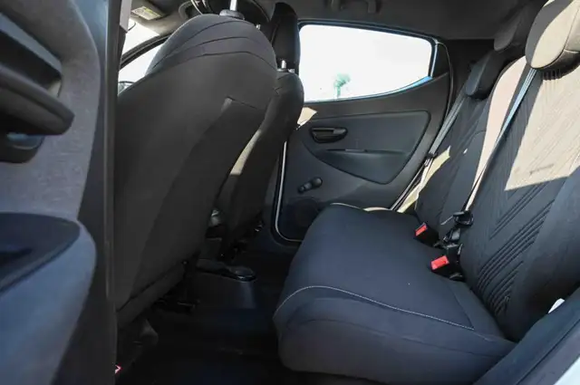 Lancia Ypsilon view 10