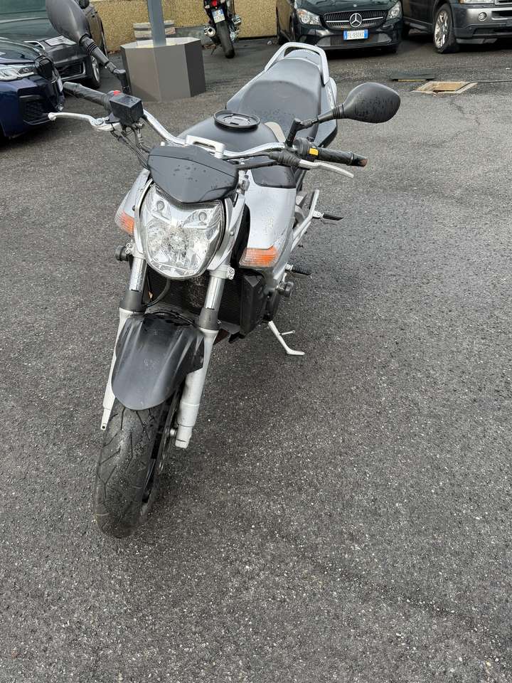Suzuki GSR 600