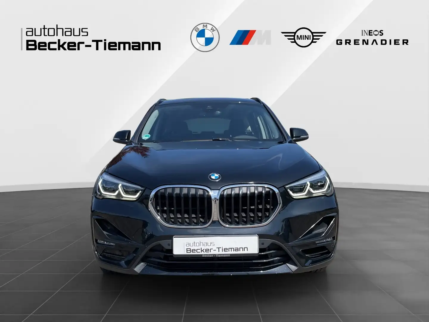 BMW X1 sDrive20i Sport Line | LED | AHK | Navi | PDC etc. Schwarz - 2