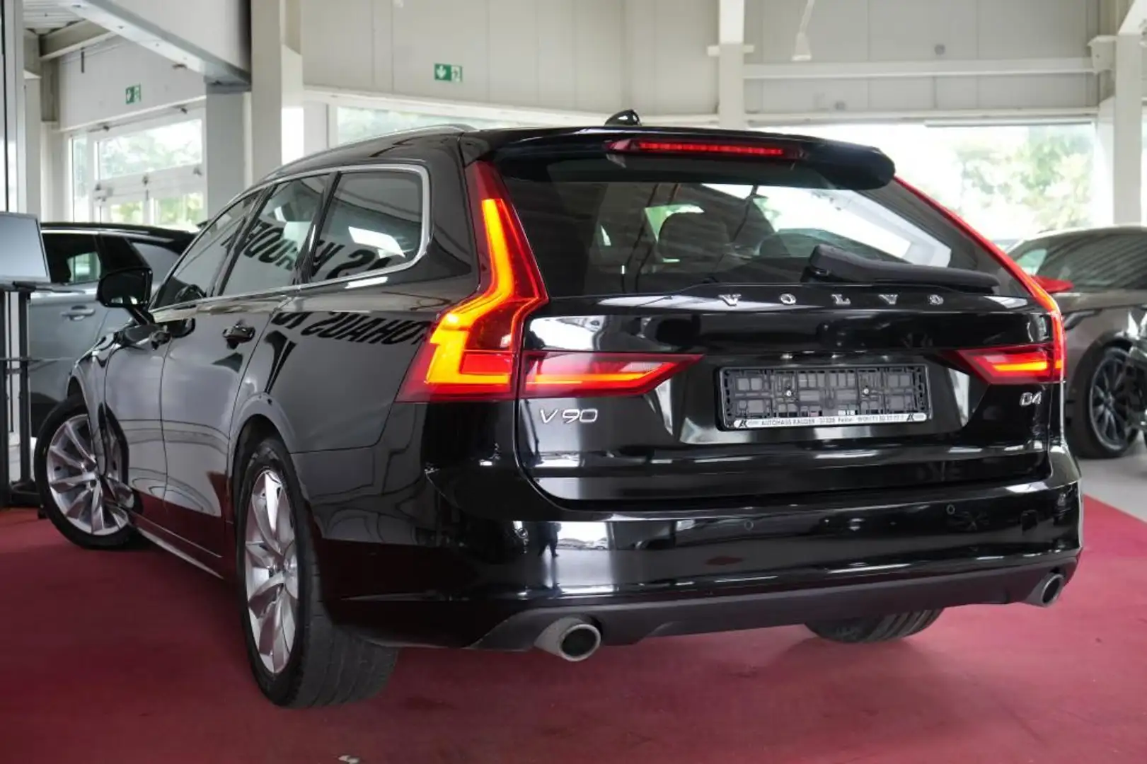Volvo V90 D4 Geartronic Momentum *LED*Virtual* Noir - 2