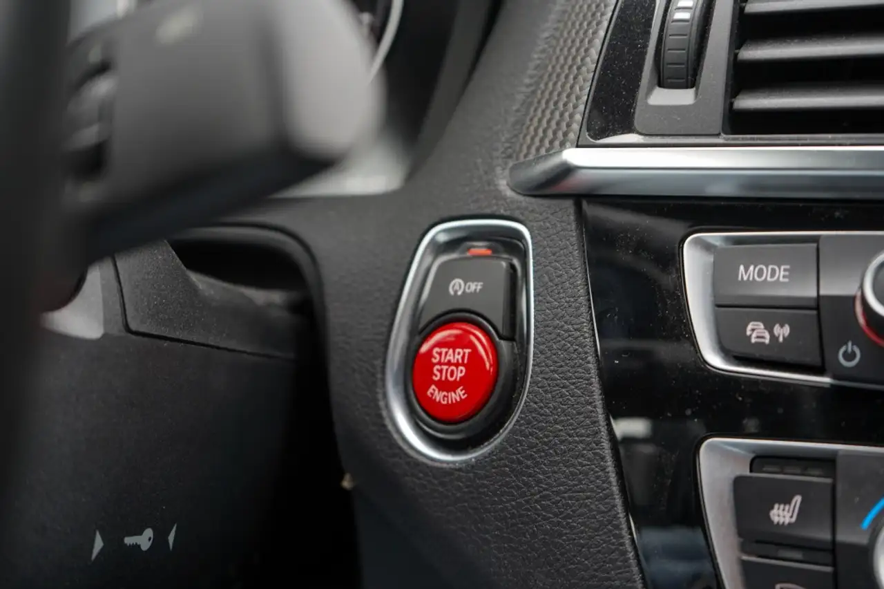 BMW M2 COUPÉ DCT 370CH - BVA - CAMÉRA D'AIDE AU STATIONNEMENT - SELLERIE CUIR - CARBON - H&K - CARPLAY