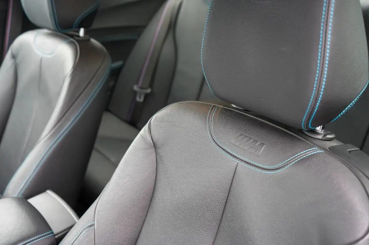 BMW M2 COUPÉ DCT 370CH - BVA - CAMÉRA D'AIDE AU STATIONNEMENT - SELLERIE CUIR - CARBON - H&K - CARPLAY