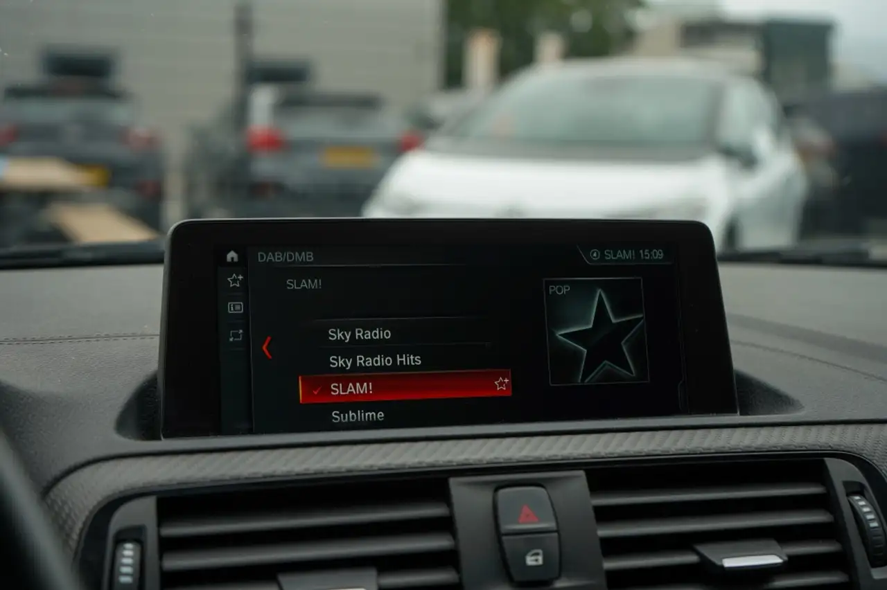 BMW M2 COUPÉ DCT 370CH - BVA - CAMÉRA D'AIDE AU STATIONNEMENT - SELLERIE CUIR - CARBON - H&K - CARPLAY