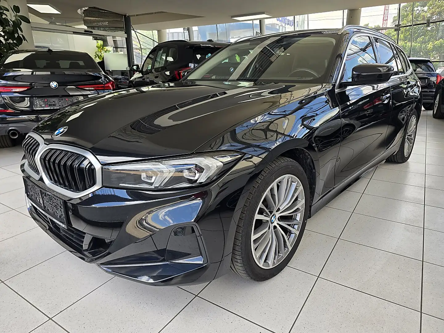 BMW 320 d xDrive Tour. Aut. Vollleder/Sportsitze/AHK/Pa... Schwarz - 1