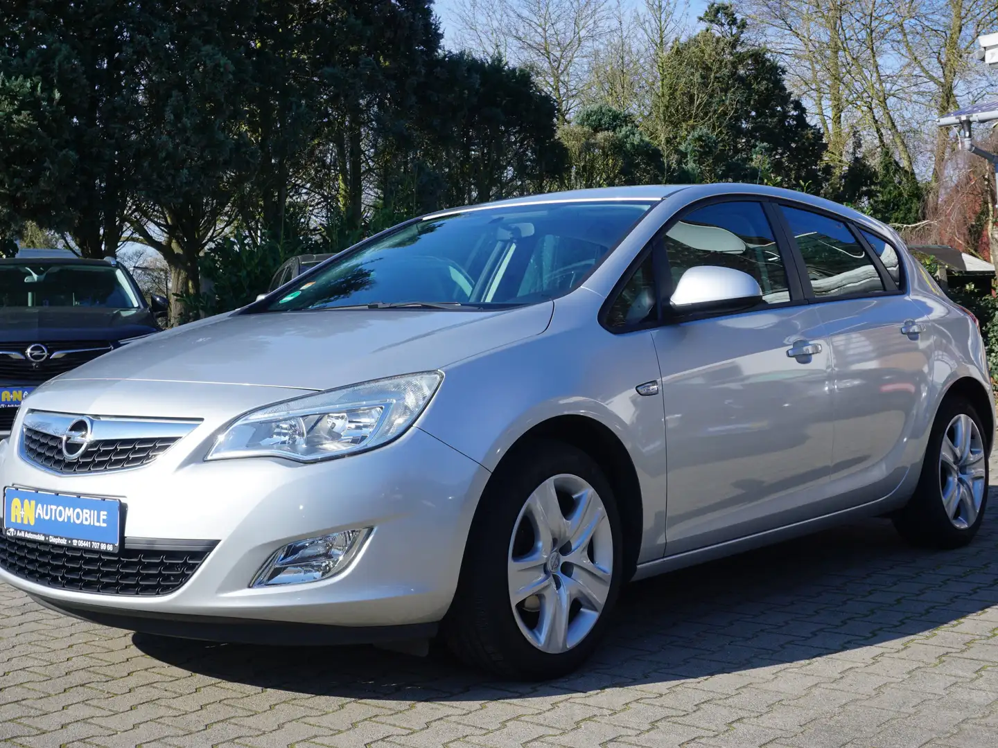 Opel Astra Design Edition /1.HAND/KLIMA/EURO5/SCHECKHEF/ Silber - 2