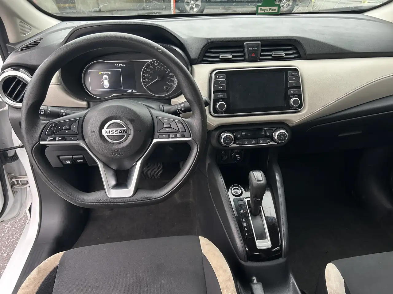 Nissan Versa снимка Nissan Versa