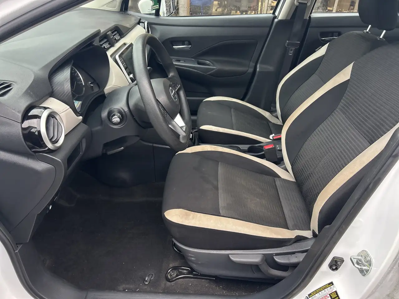 Nissan Versa снимка Nissan Versa
