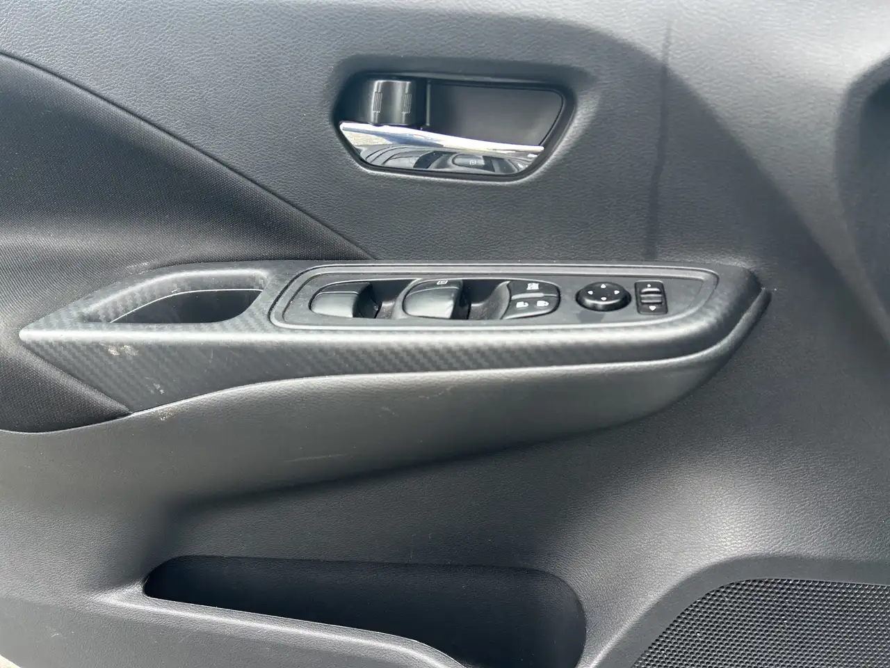 Nissan Versa снимка Nissan Versa