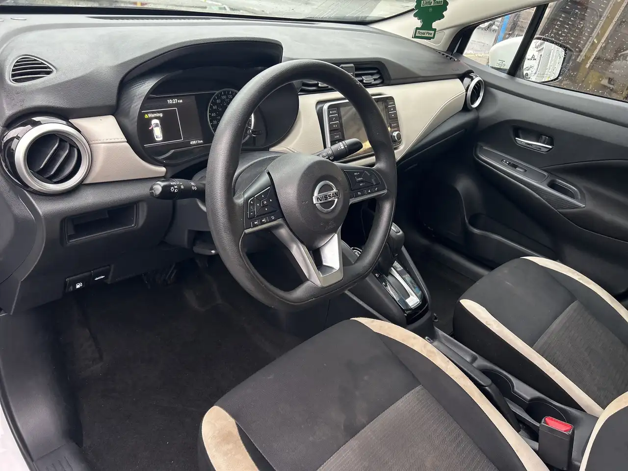 Nissan Versa снимка Nissan Versa