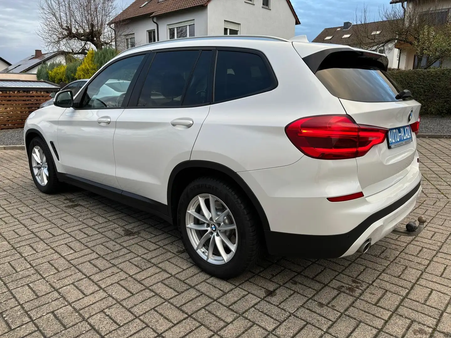BMW X3 SDrive 20 d Aut LED Navi Leder SH AHK-el. Weiß - 2