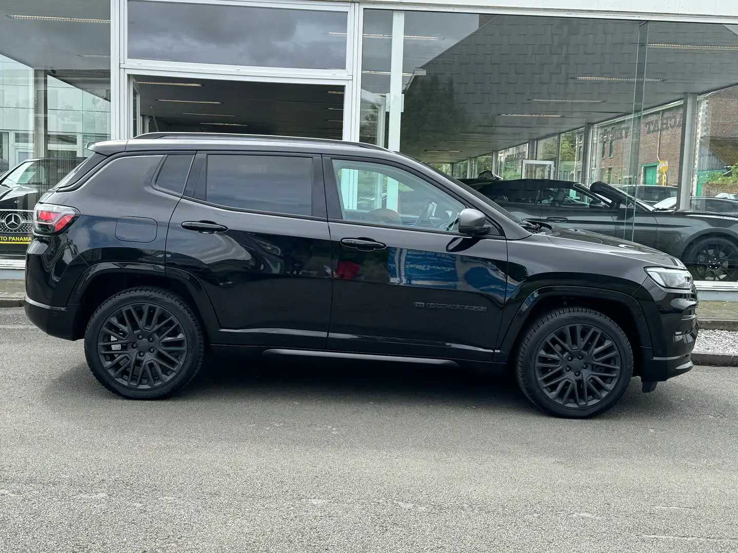 Jeep Compass 1.3 T4 4XE PLUG-IN-HYBRID LIMITED Zwart - 2