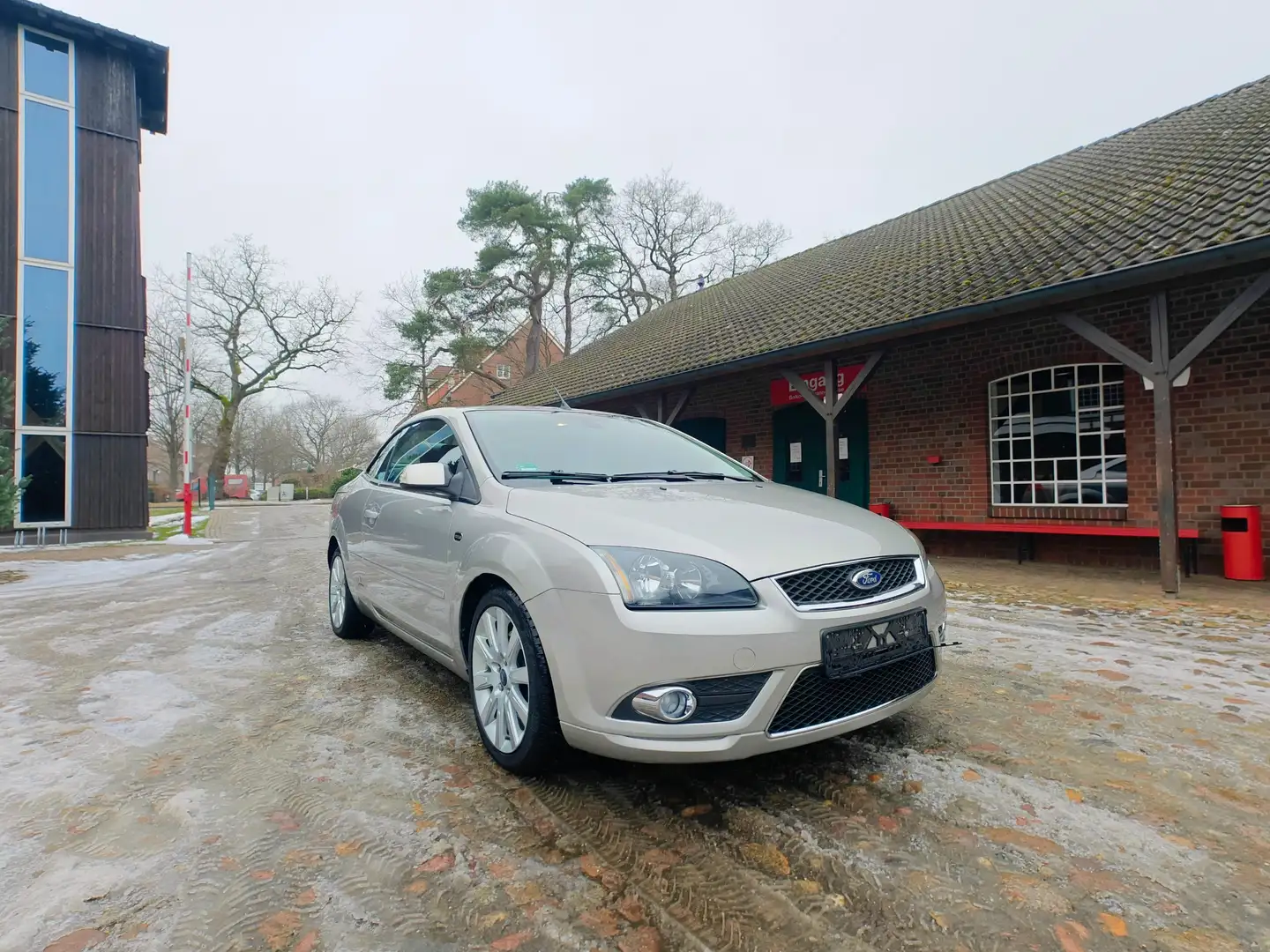 Ford Focus CC Titanium 2,0 / 2 Hand / Navigation / Leder . Silber - 2