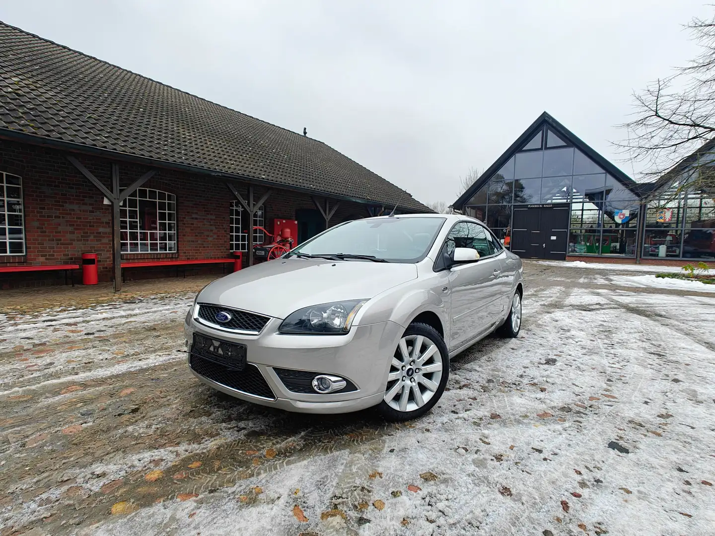 Ford Focus CC Titanium 2,0 / 2 Hand / Navigation / Leder . Silber - 1