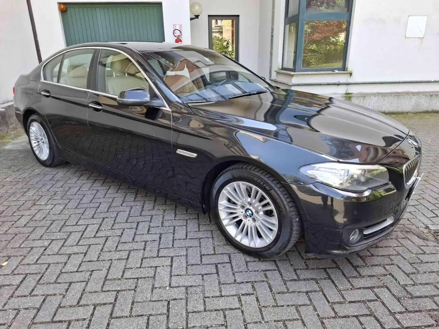 BMW 520 d Luxury Automatic-Led-Pelle-Navi Schwarz - 1