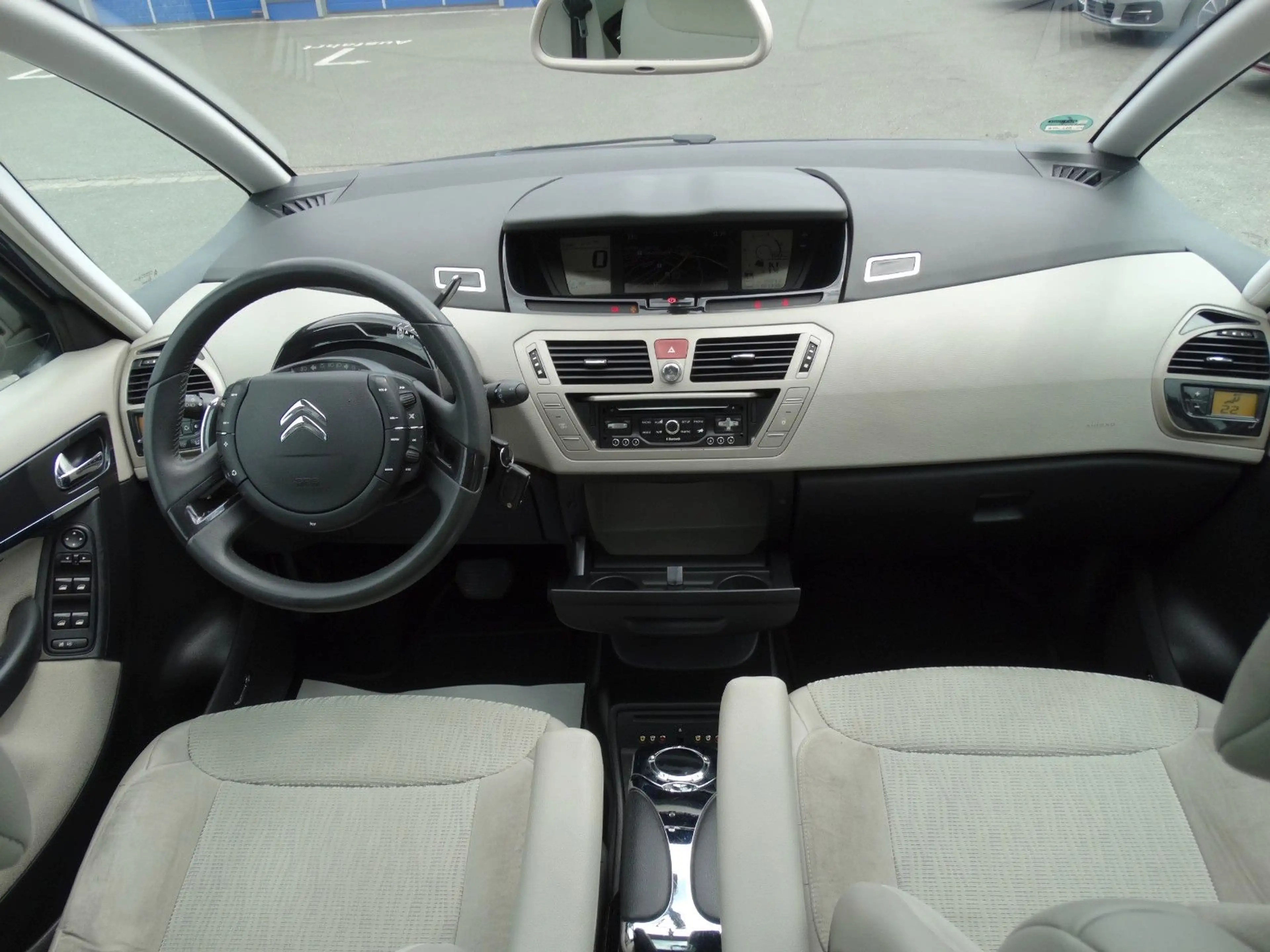 Citroen Grand C4 Picasso *2.0Hdi-150Ps*7Sitze*Pano*AHK*SZ — photo 14
