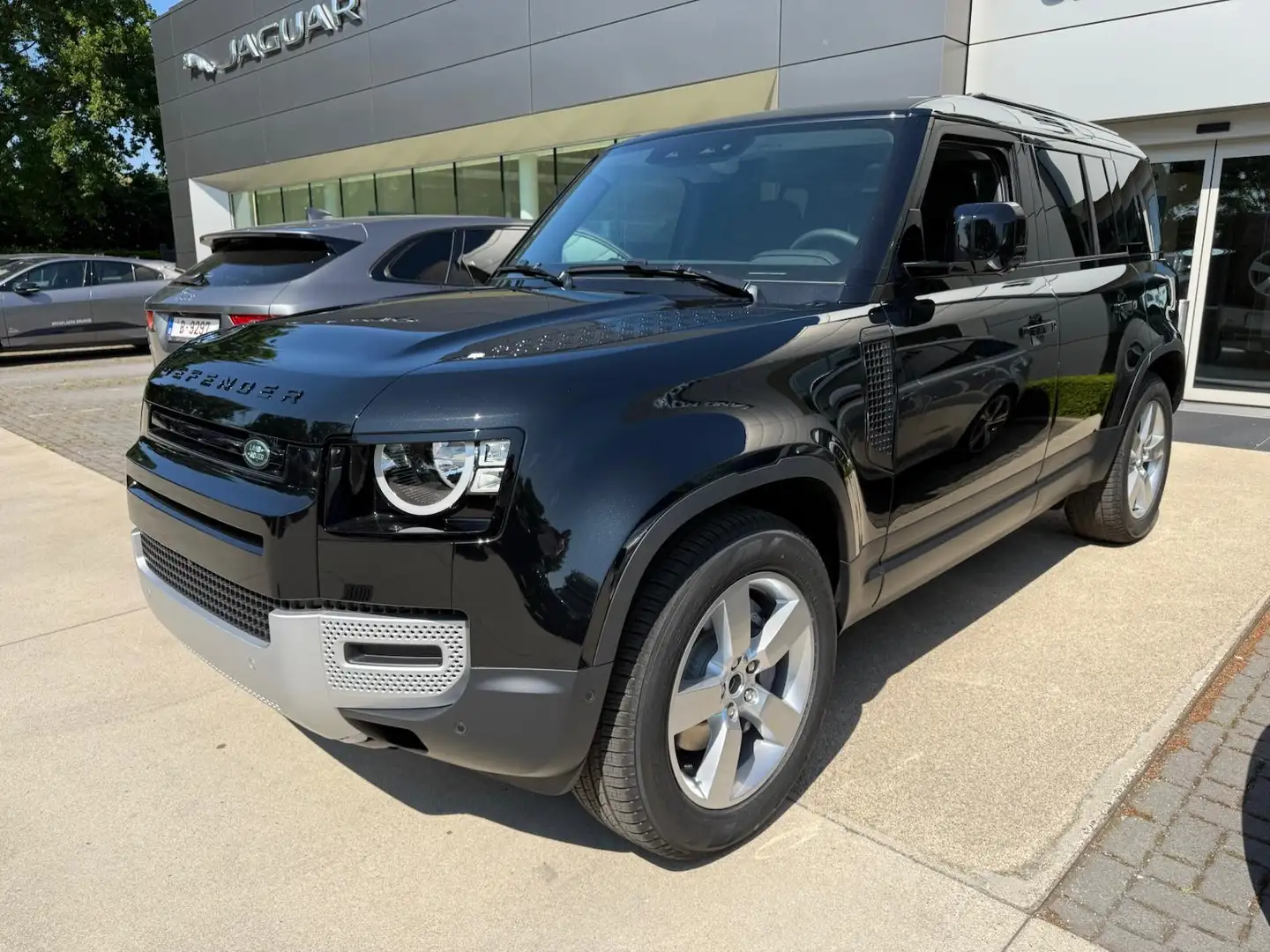 Land Rover Defender 110 P300e S AWD Auto. 25.5MY Noir - 1