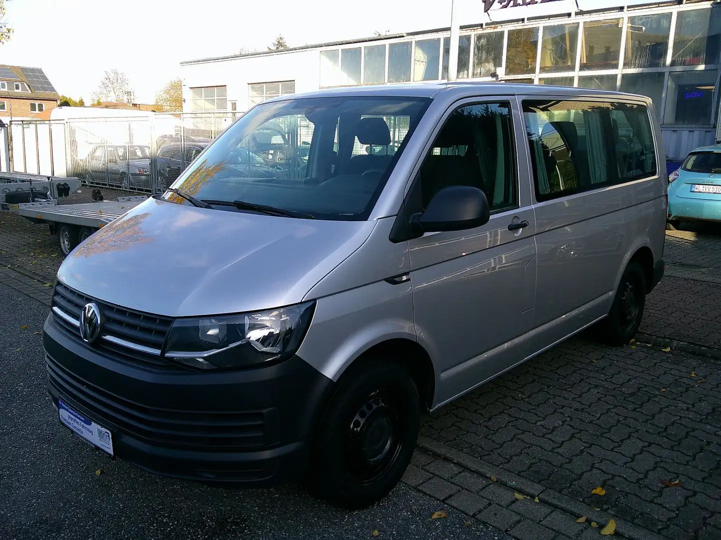 Volkswagen T6 Transporter Kombi 8-Sitzer Silber - 1
