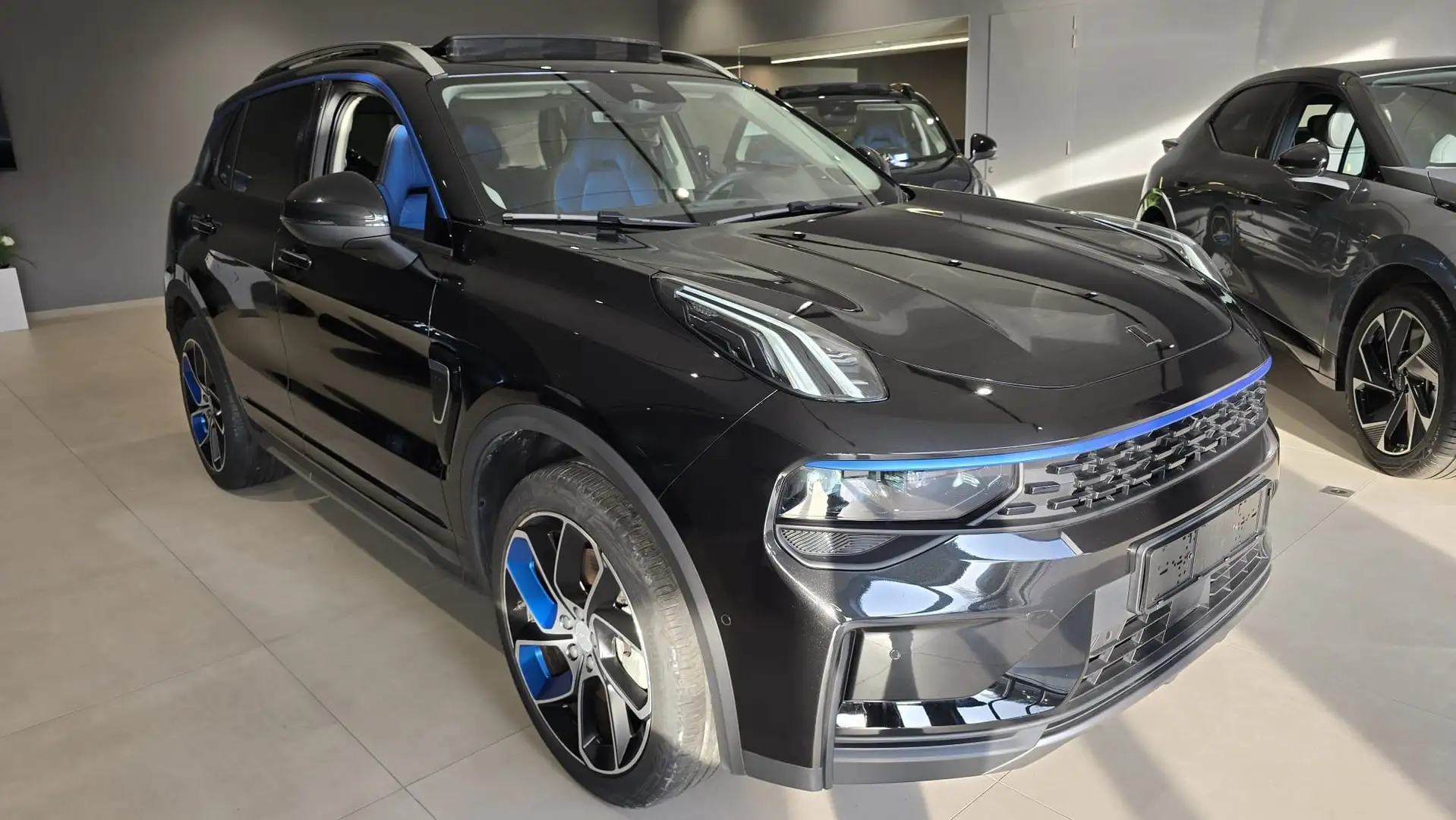 Lynk & Co 01 1.5 Turbo PHEV Schwarz - 1