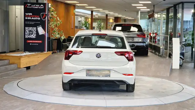 Volkswagen Polo view 8