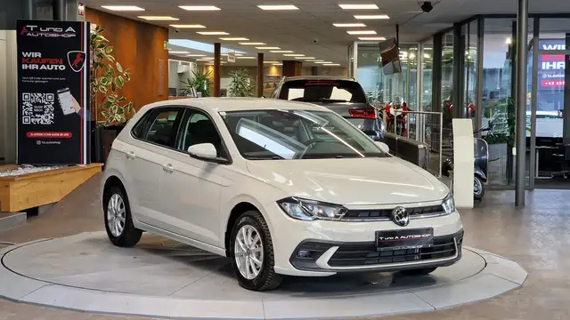 Volkswagen Polo view 12