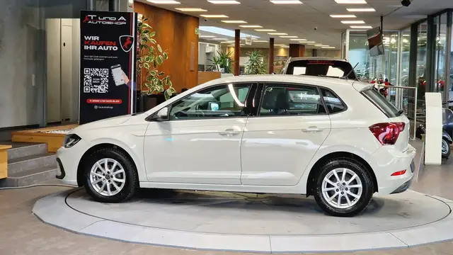 Volkswagen Polo view 5