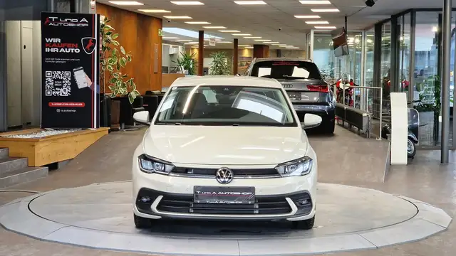 Volkswagen Polo view 3