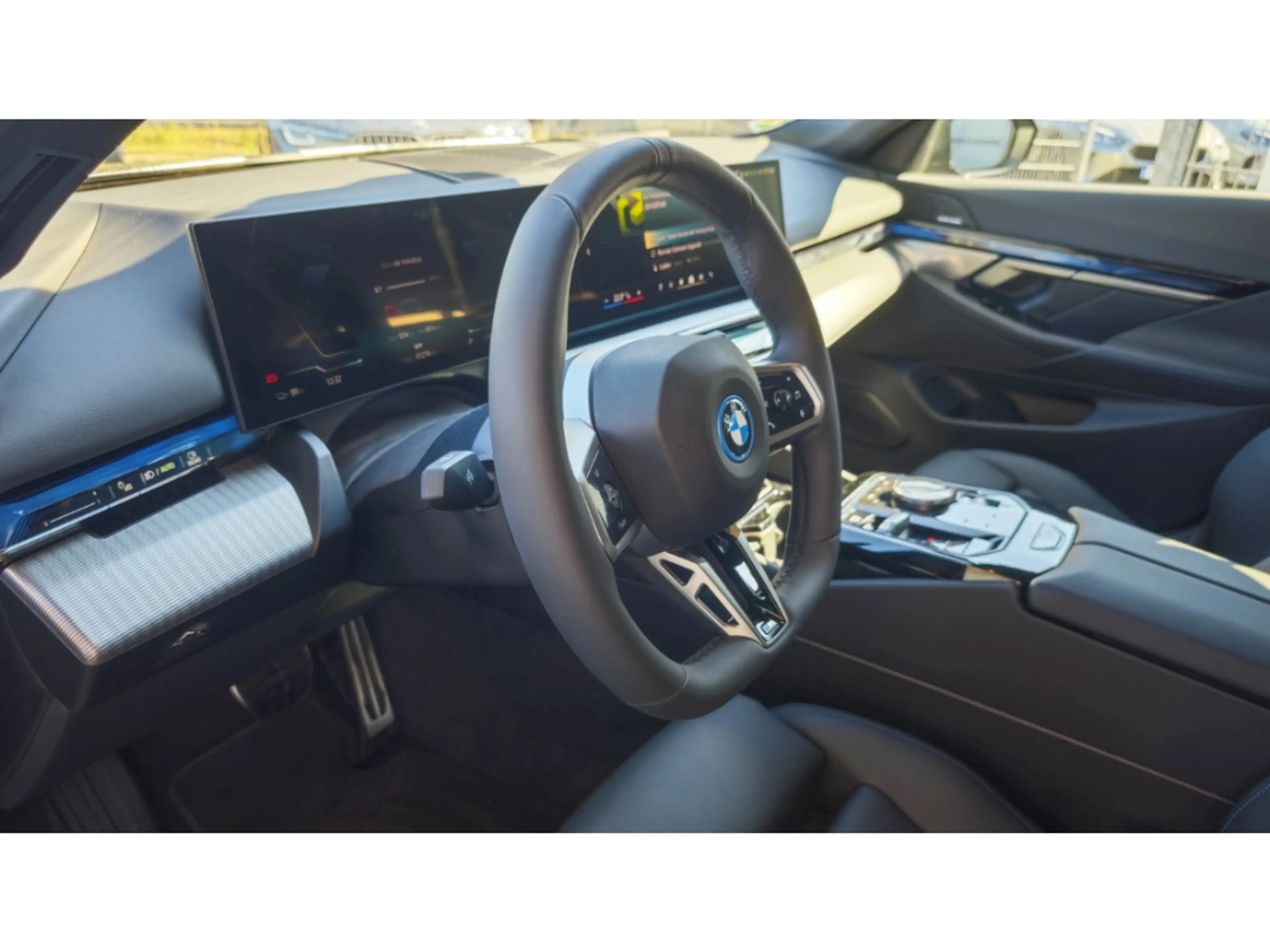 BMW i5 eDrive40 Touring Sportpaket Navi Digitales Cockpit — photo 9