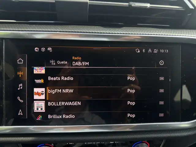 Audi Q3 view 13