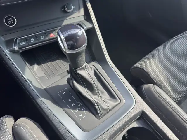 Audi Q3 view 11
