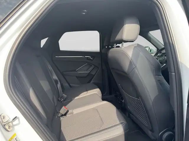 Audi Q3 view 6