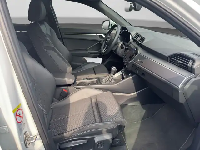 Audi Q3 view 4